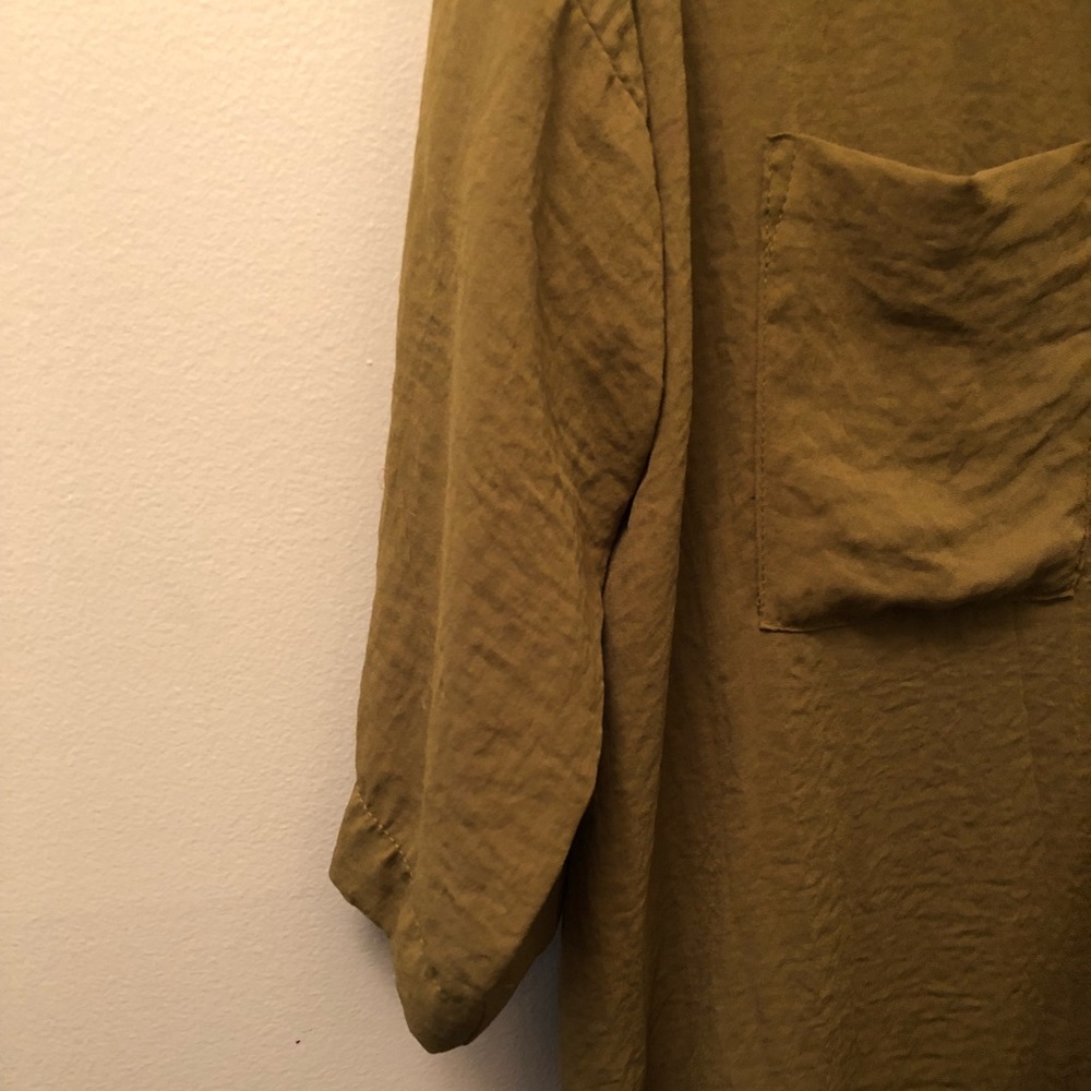 Airy button down 🎀 - Picture 3 of 3